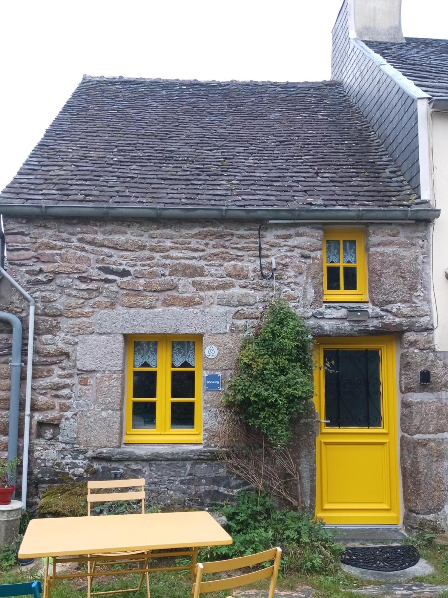 La Maison De Poupee Berrien Exterior foto